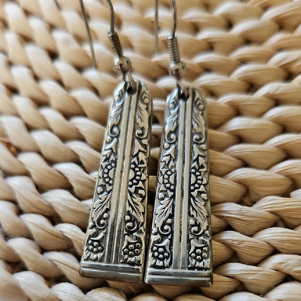 Decorative Floral Motif Boho Bar Vintage Earrings